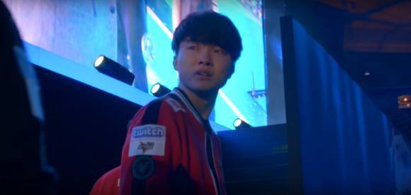 TES超话粉丝现状：有人怒斥中上发挥+教练组，有人等着占BLG的光