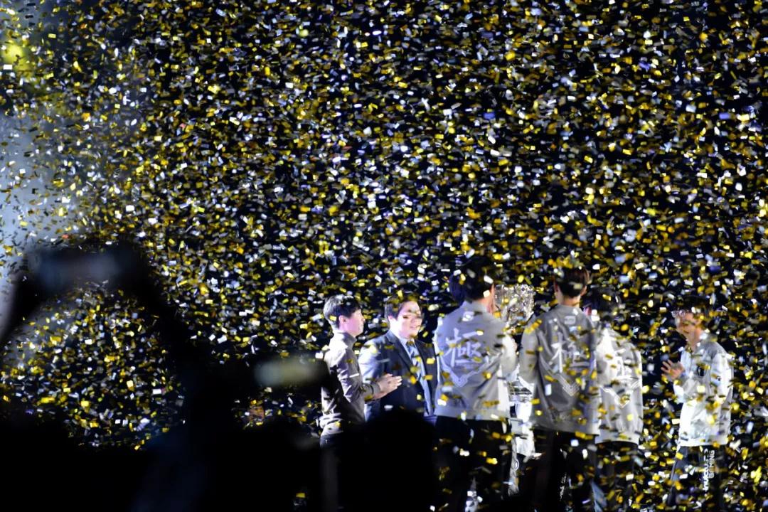 Anyone's Legend 在 LPL 第2分裂 2025 中领先 Ascend 组