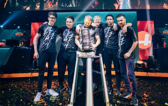 BLG俱乐部官博发文：那就再赢一次！3：2 T1晋级，我们决赛见！