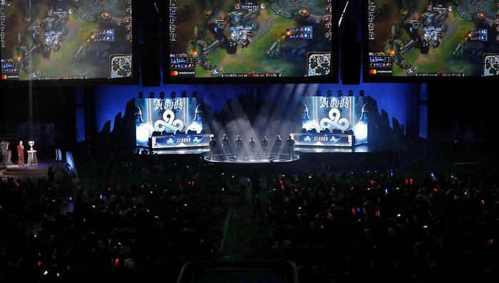 GALA ：今天队友都打的很好 不管劣势还是优势就一直想着怎么去赢